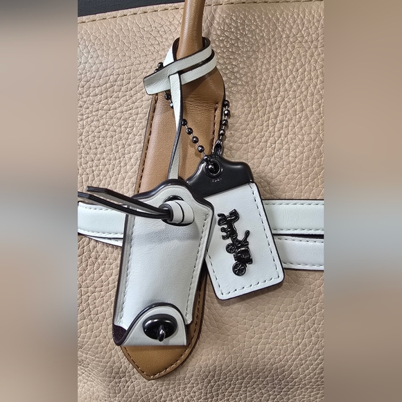 Coach 1941 Shadow Carryall V5 Beechwood Satchel (68005) - Picture 3 of 12